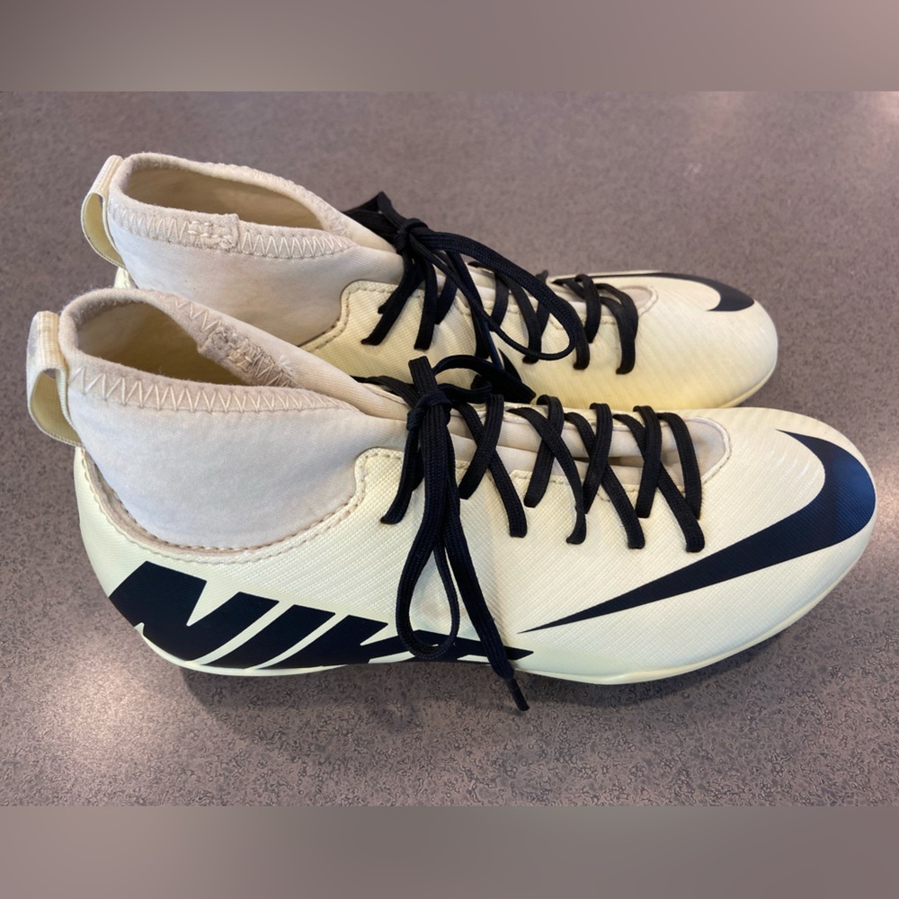 Nike Mercurial Soccer Cleats Youth Size 3 Light Yellow Black Swoosh Kid’s Shoes